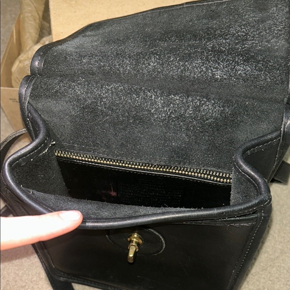 Vintage Coach Black Leather Messenger Bag with Brass Turnlock - Picture 5 of 5